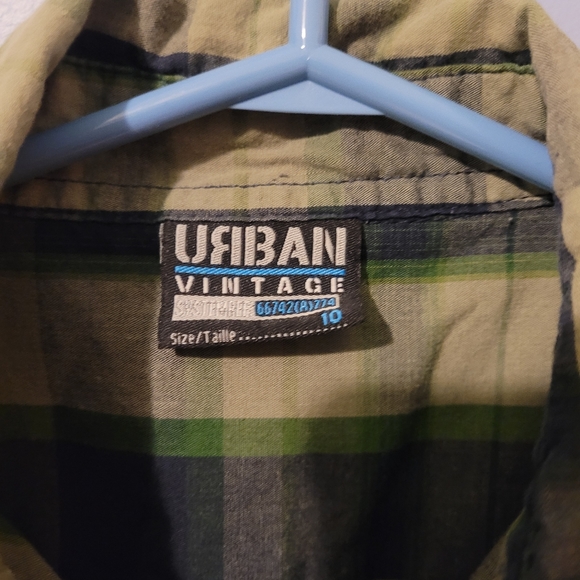 Boys Button Down Short Sleeze Shirt - Picture 2 of 2